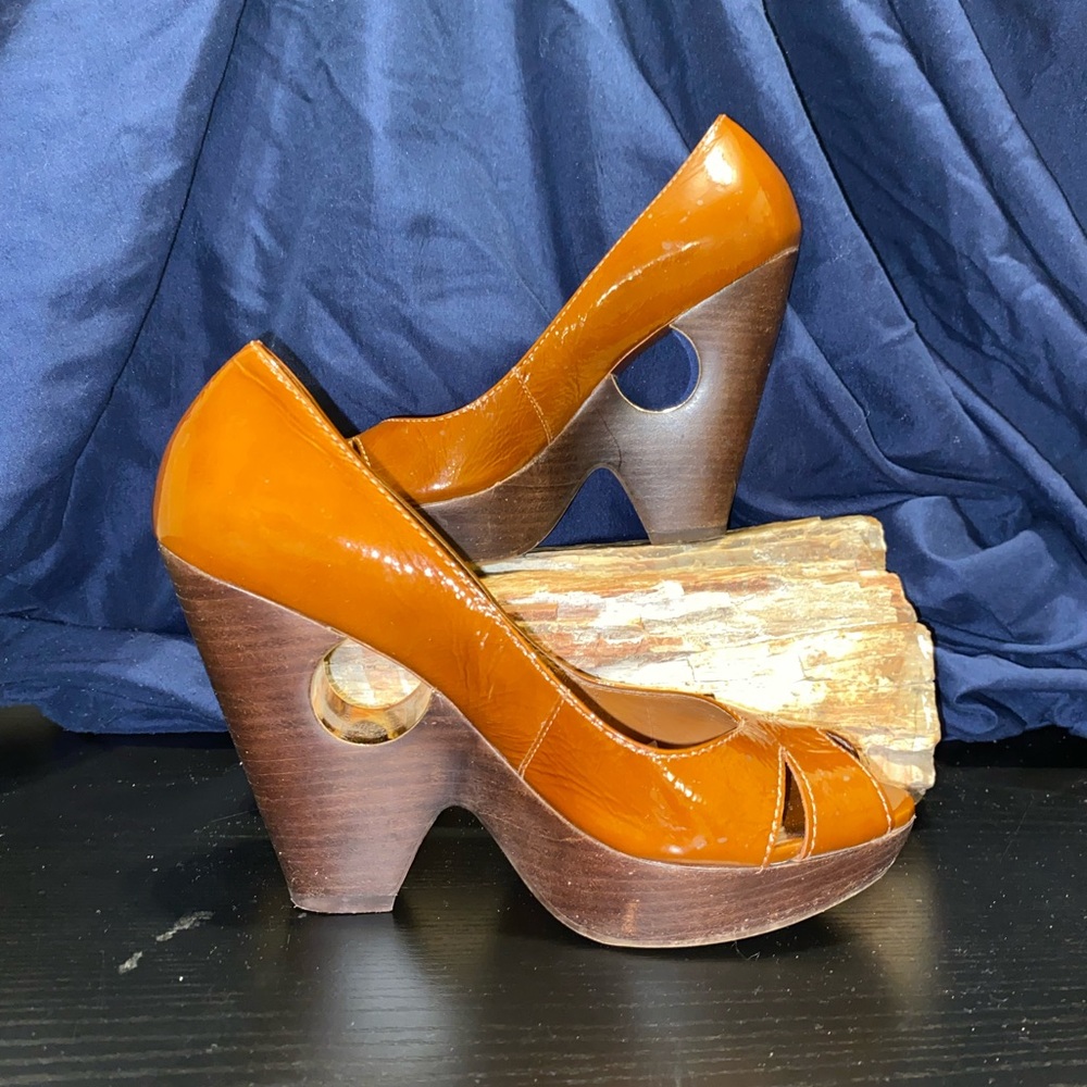 Vince Camuto Wood Keyhole Wedge
